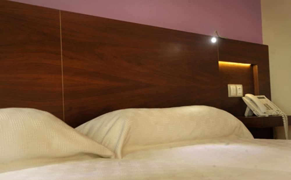 Hotel Corona De Galicia Valga Ngoại thất bức ảnh